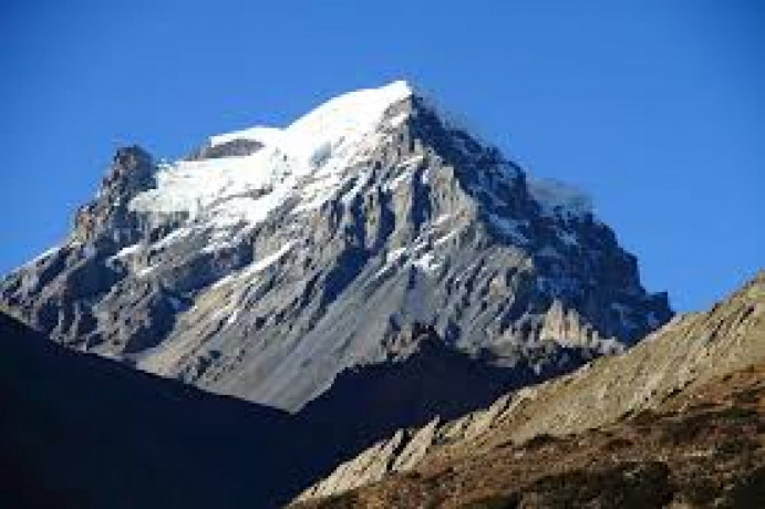 chulu-west-peak-climb-big-0
